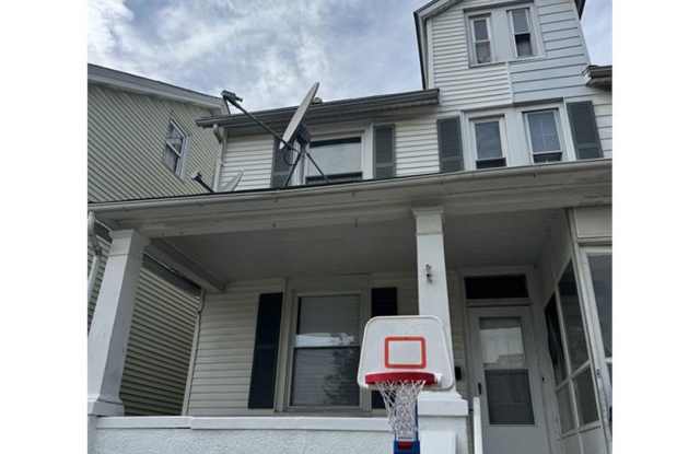 4 Bedroom Single Family House 409 E Chestnut St in Coatesville, PA 19320 Gallery 1