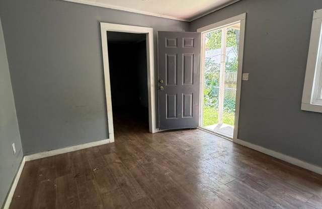 Charming 1 Bedroom Home - 1739 North Market Street, Wichita, KS 67214