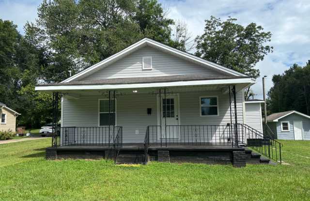 Fully renovated 3 bedroom 2 bathroom house! Lawn Care Included photos photos