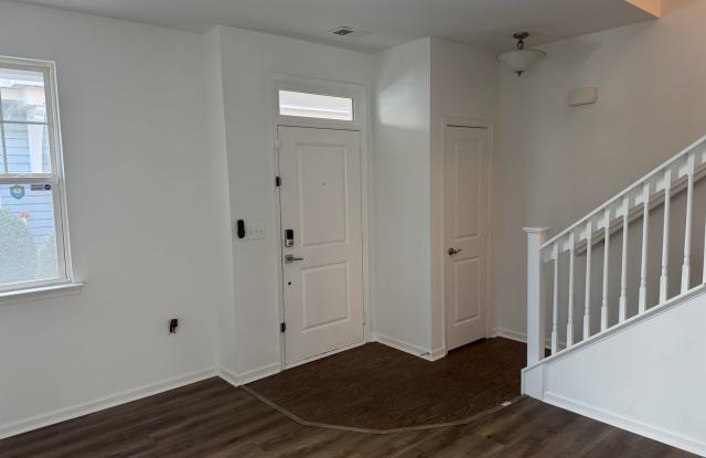 HADLEY PARK AT GREENBRIER - Three Bedrooms, Two and a Half Baths Gallery 3