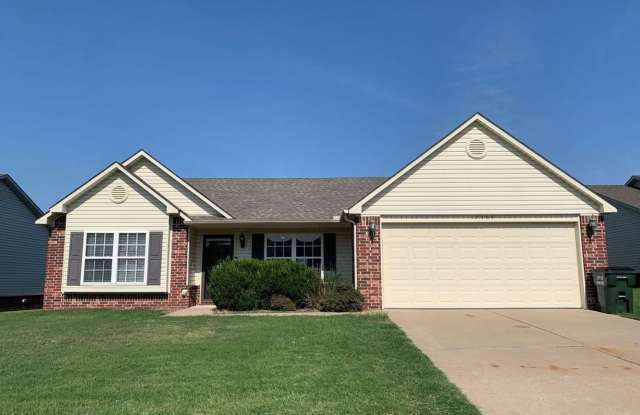 Delightful split-bedroom floor plan with spacious rooms throughout. photos photos