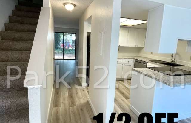 1/2 Off 1st Full Month! Small Pet Friendly Remodeled 2 Bedroom Townhome With Small Yard photos photos