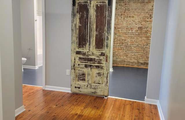 112 N Birch Avenue Gallery 4