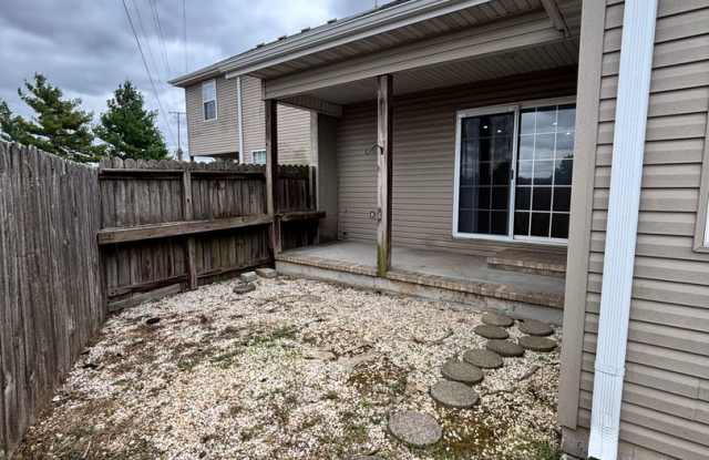LARGE 3 Bed 2 Bath 2 Car Garage Duplex Available NOW!! Gallery 3