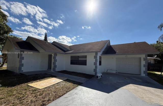 2817 NW 8th St - 2817 Northwest 8th Street, Washington Park, FL 33311 2817 NW 8th St - 2817 Northwest 8th Street, Washington Park, FL 33311