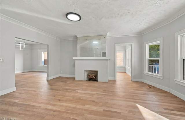 3379 Euclid Heights Boulevard Gallery 3