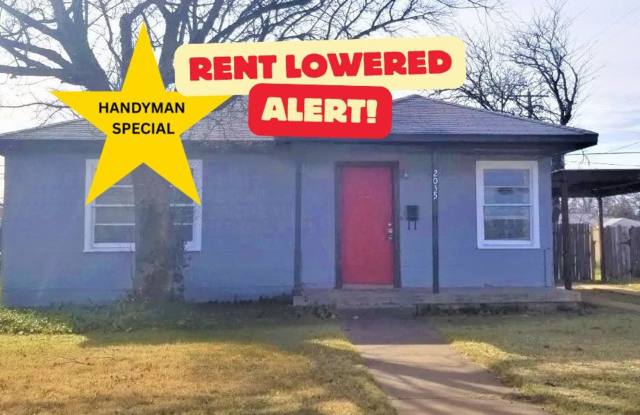 Handyman Special $0 First Month's Rent / “You fix, you SAVE BIG!!” Contact Mayshell for details: 806 704-3055 ext 2 photos photos
