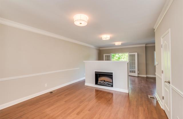 1563 Laurel Park Place Gallery 3