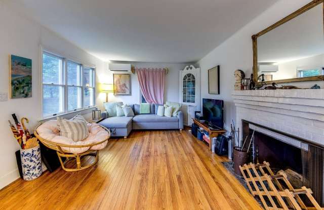 17 Beach Avenue Gallery 2
