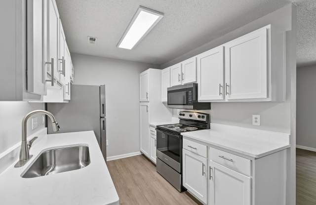 Sharon Oaks Apartments Gallery 2