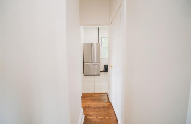 180 Larch Avenue Gallery 3