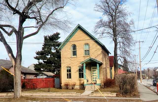 228 E 8th St photos photos