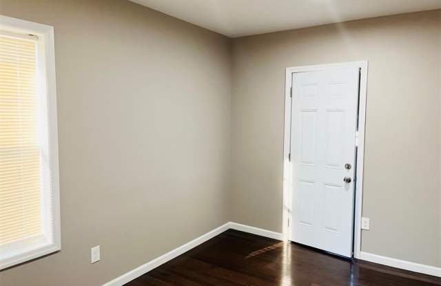 11 Grant Avenue Gallery 4