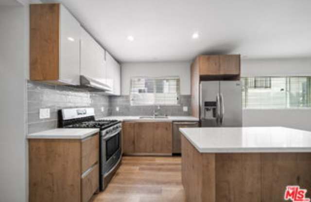8532 Cashio Street Gallery 2