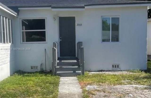 2035 NW 43rd St photos photos