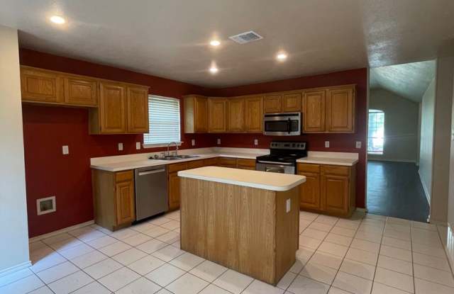 PICTURE PERFECT 3/2 Home in Superb Location in Highly Desirable Park Glen Neighborhood!(( Keller ISD )) ~ Garden Tub ~ Fireplace ~ Washer/Dryer Connections ~ Large Fenced in Backyard ~ ((Coming Soon!!)) Lease Today!! ~ - 7816 Rogue River Trail, Fort Worth, TX 76137