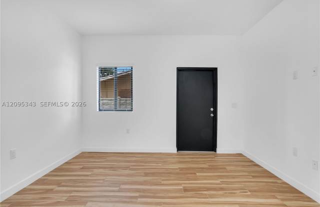 170 E 34th St Gallery 3