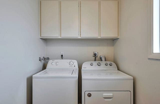 5 Bedroom/ 3 Bath - 1025 E Manhatton photos photos