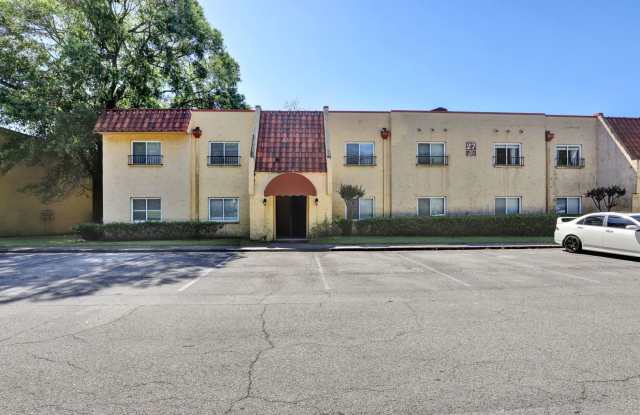 Move in ready 2 bedroom/ 1 bathroom condo! photos photos