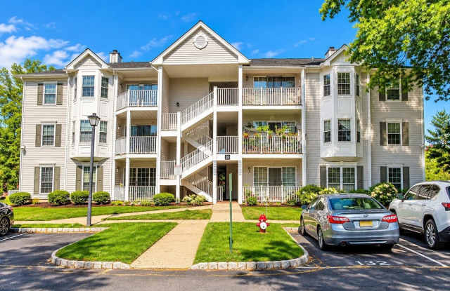 323 Wimbeldon Court Gallery 1