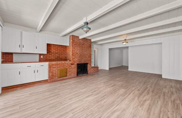 Massive driveway & detached garage! Gallery 3