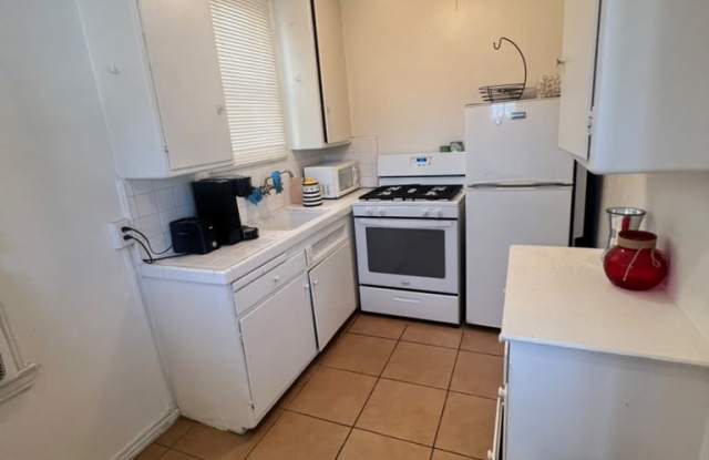 200 S Reeves Dr Gallery 3
