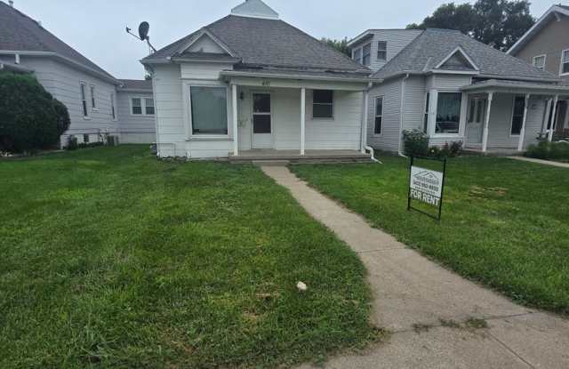For Rent: Cozy 2 Bedroom, 1 Bathroom Single-Family Home with 1-Car Garage photos photos