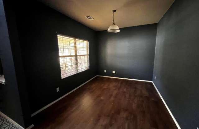 617 Twin Knoll Drive Gallery 3