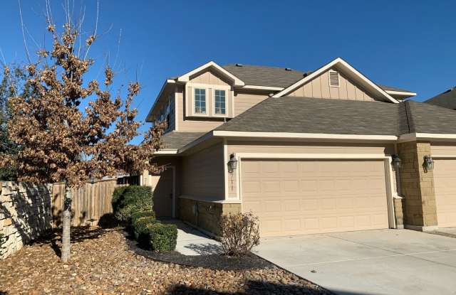 3/2.5/2 Townhome in Old Mill Crossing / Close to Gruene & Downtown New Braunfels / Fridge & Washer & Dryer Included / CISD photos photos