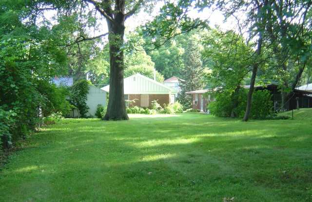 NEW LISTING - AVAILABLE NOW!!!  Adorable 3 bedroom home just north of UIHC, VA, and Dental School Gallery 3