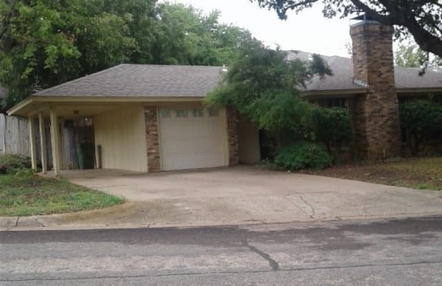 623 Overlook Court - 623 Overlook Ct, Arlington, TX 76012