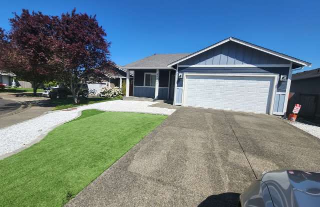 Beautiful 3-Bedroom Home in Spanaway – Apply Today! - 20423 5th Avenue Court East, Spanaway, WA 98387