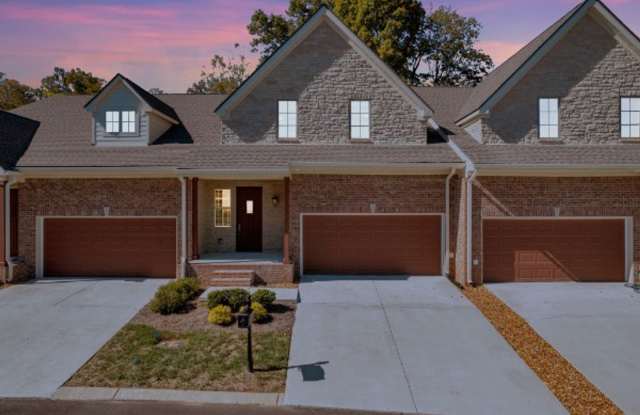 FOR LEASE - NEW BUILD TOWNHOME LOCATED IN THE VILLAS AT FIVE OAKS! - 118 Nickolas Circle, Lebanon, TN 37087