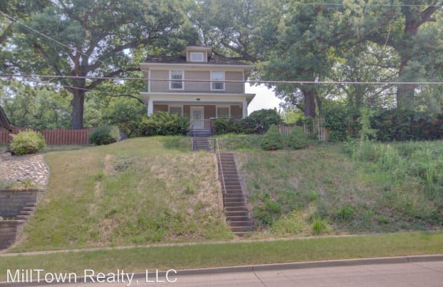 924 25th St - 924 25th Street, Moline, IL 61265
