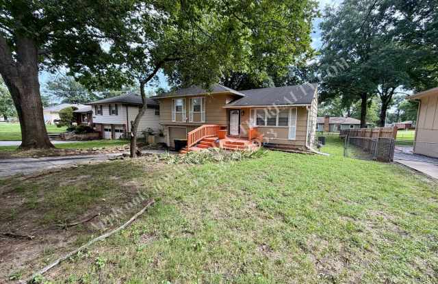 Beautiful 3 Bed Home in KCMO-Available NOW!! Gallery 4
