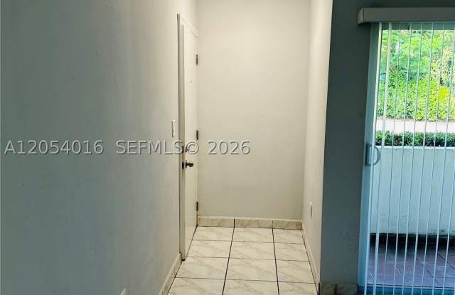 9354 SW 77th Ave photos photos