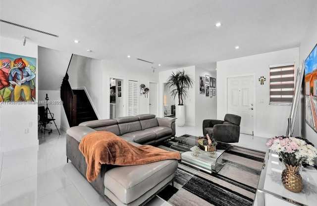 7565 NW 177th Ter photos photos