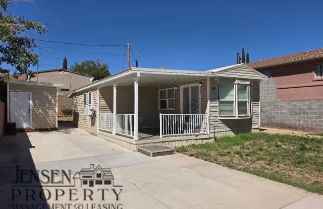 Newer Affordable Two Bedroom-Washer/dryer Hookups Gallery 1