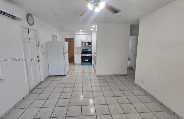 1118 NE 2nd Ct Gallery 2