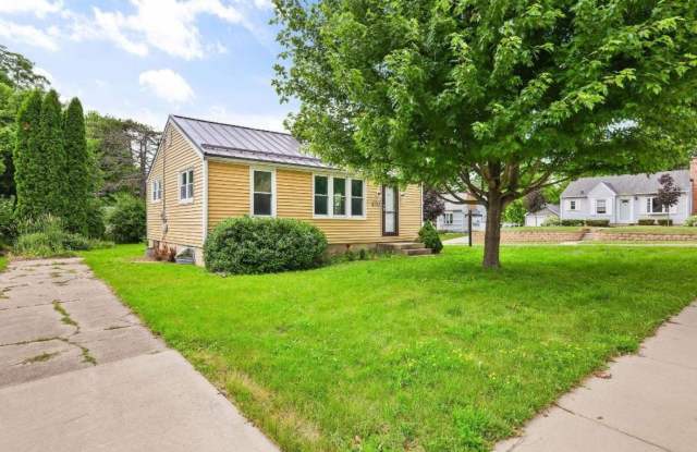 426 Hillcrest Drive photos photos