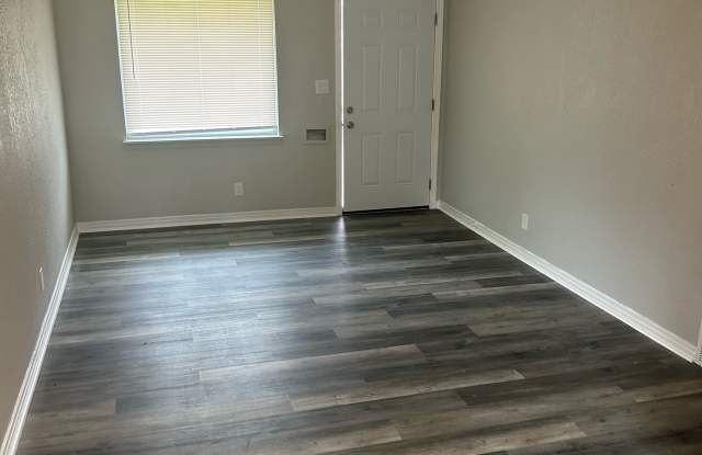 618 S Hunter St - 3 photos photos