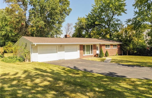20 Lawrence - 20 Lawrence Drive, Creve Coeur, MO 63141
