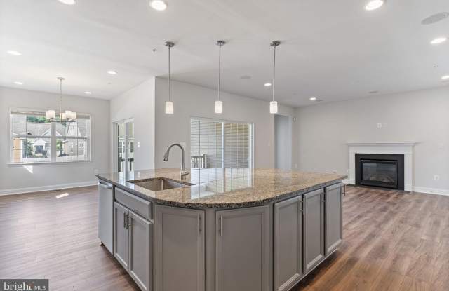 11337 FLAG Court Gallery 3