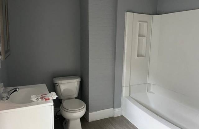 866 Main Street - 866 Main Street, Coshocton, OH 43812