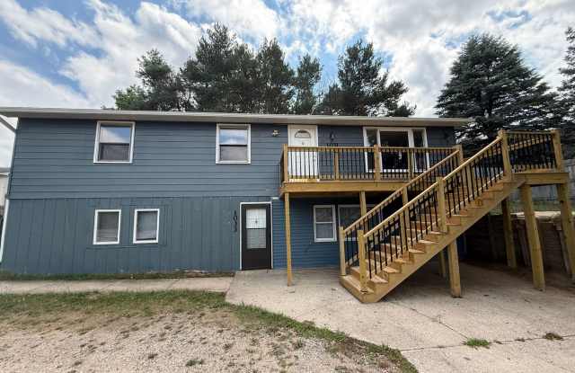 Three Bedroom, Two Bathroom Duplex Apartment Gallery 1