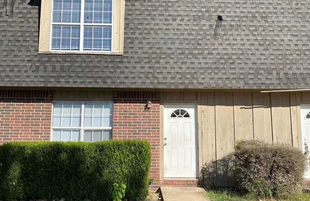 2 Bedroom / 1.5 Bathroom Townhouse w/ Fenced-In Backyard photos photos