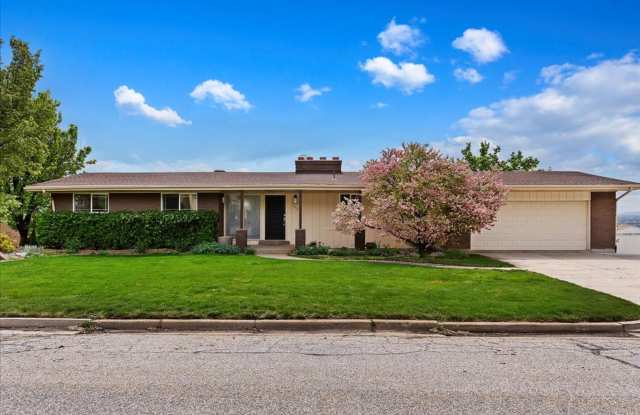 Perfect Family Home! 5 Beds, 3 Baths in Pleasant View photos photos