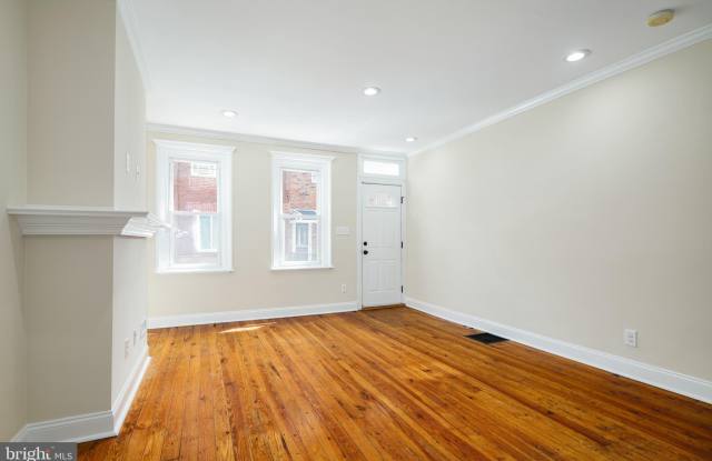 2442 S BANCROFT STREET Gallery 3