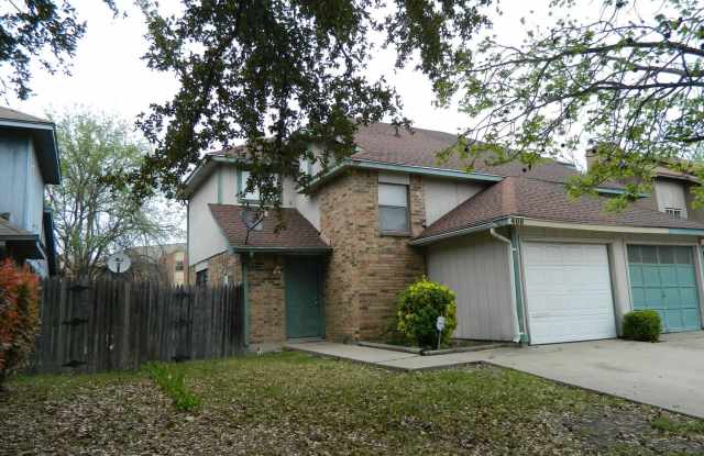 408 Victoria Dr - 408 Victoria Drive, Grand Prairie, TX 75052