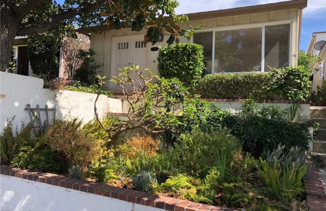 702 Poinsettia 1/2 - 702 Poinsettia Avenue, Newport Beach, CA 92625